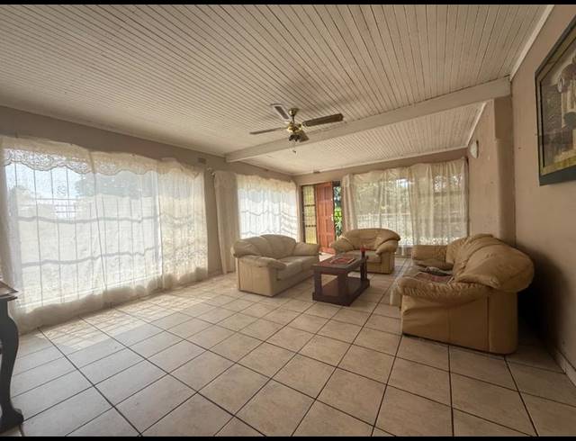 3 BEDROOM HOUSE FOR SALE IN VANDERBIJLPARK CE 2